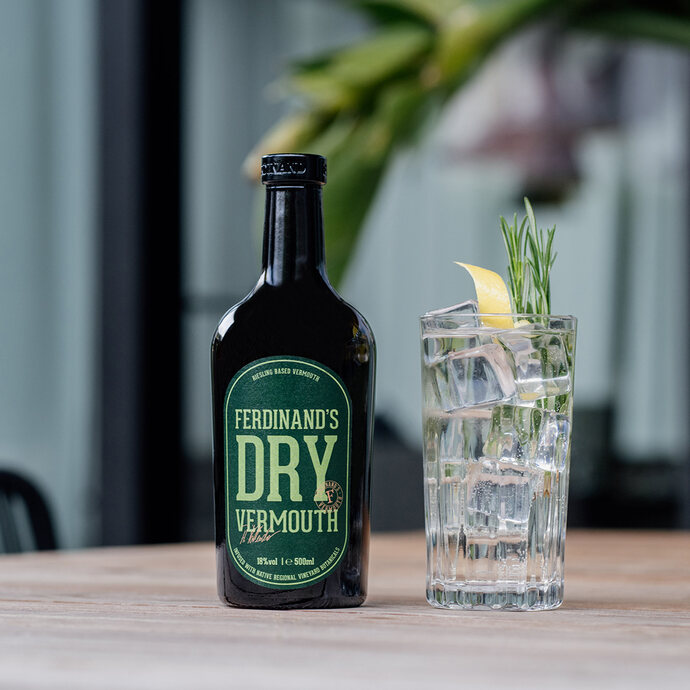 Ferdinand's Dry Vermouth mit erfrischendem Drink