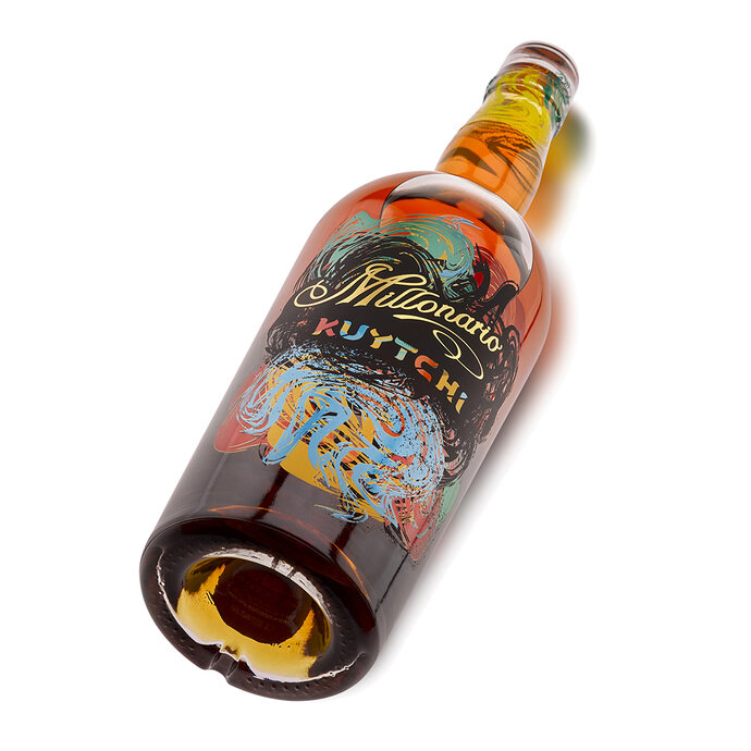 Millonario Kuytchi schräg liegend, Ansicht von oben