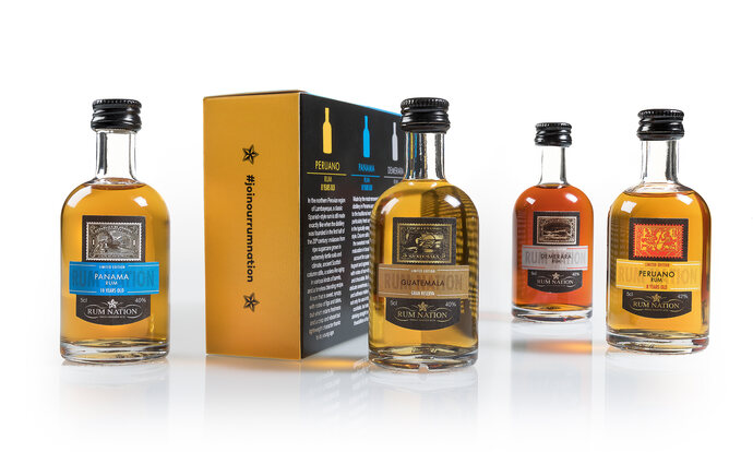 Rum Nation Miniature Set seitlich plus Flaschen ausserhalb