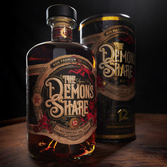 The Demon's Share 12yo Rum mit Tube im Dunkeln